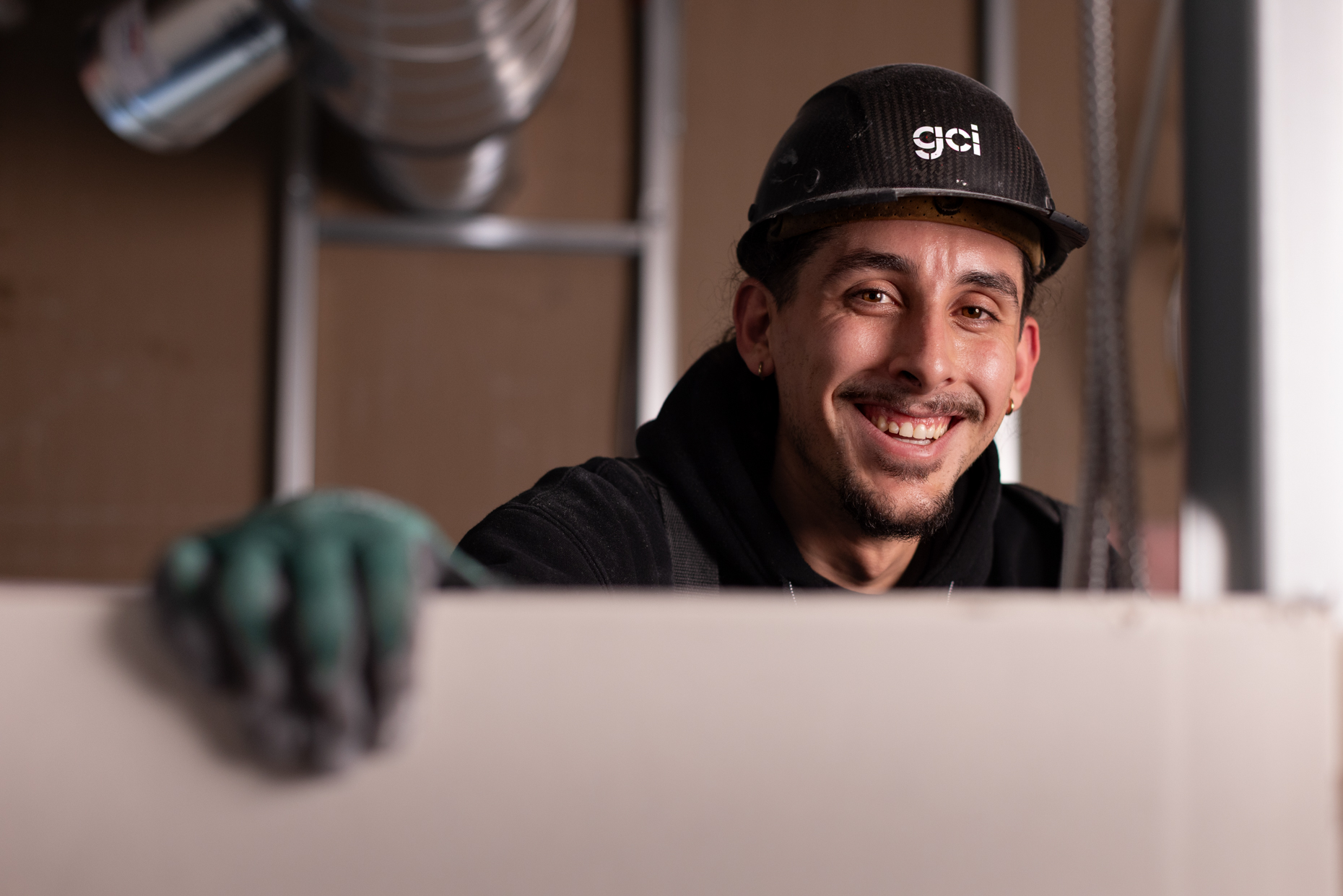 01-kelsey-floyd-gci-general-contractors-worker-portrait-photographer