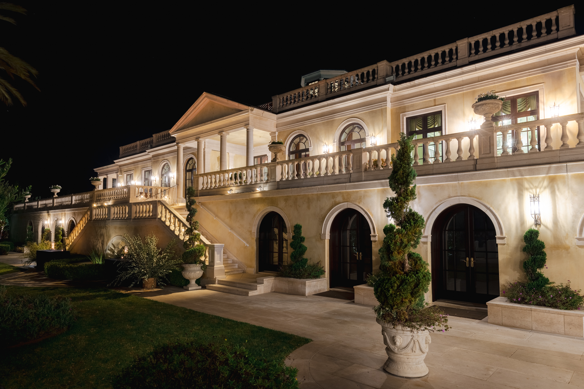 01-kelsey-floyd-southern-california-venue-architecture-night-photography