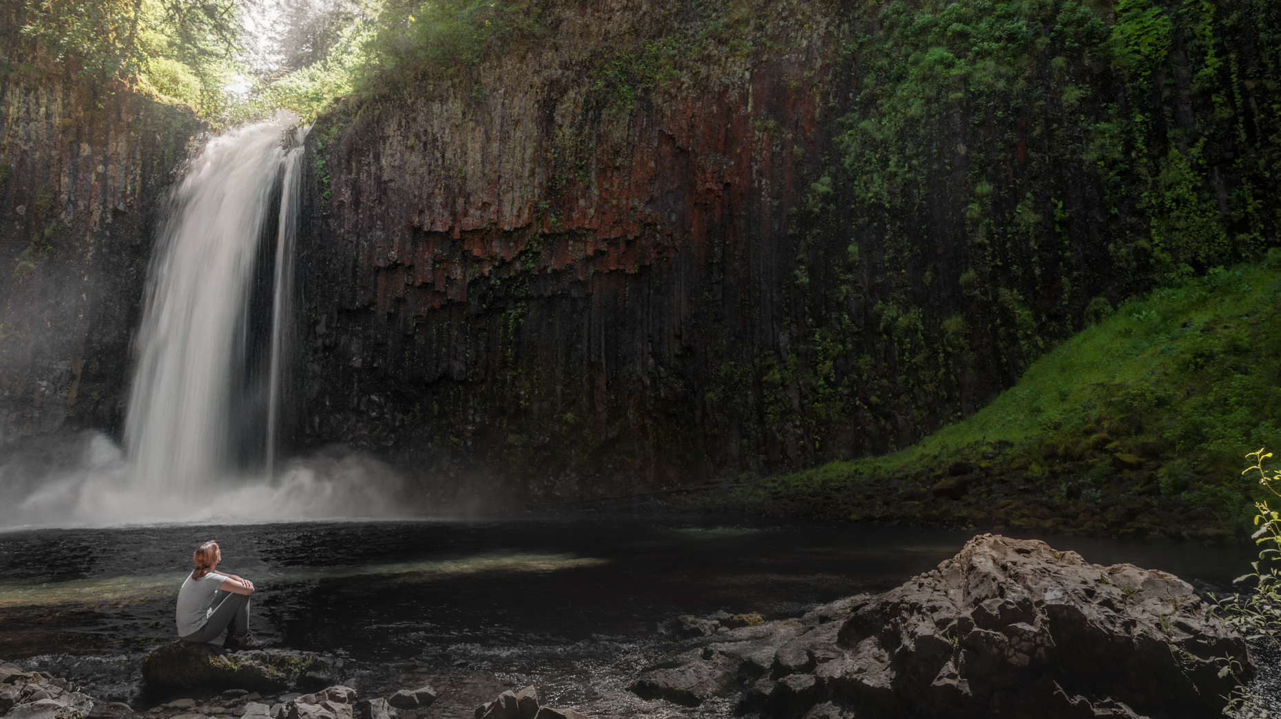 03-kelsey-floyd-meditating-in-nature-abiqua-falls-hike-oregon-photography