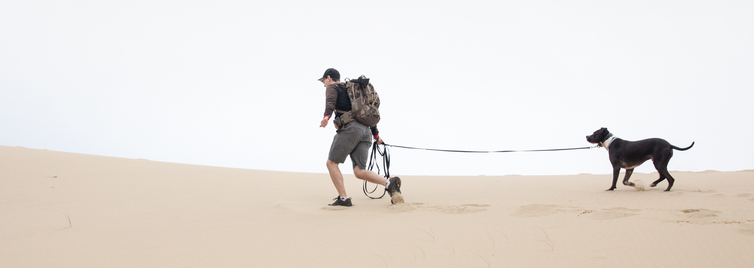 1-kelsey-floyd-lifestyle-active-hiking-photographer-oregon-sand-dunes_cropped
