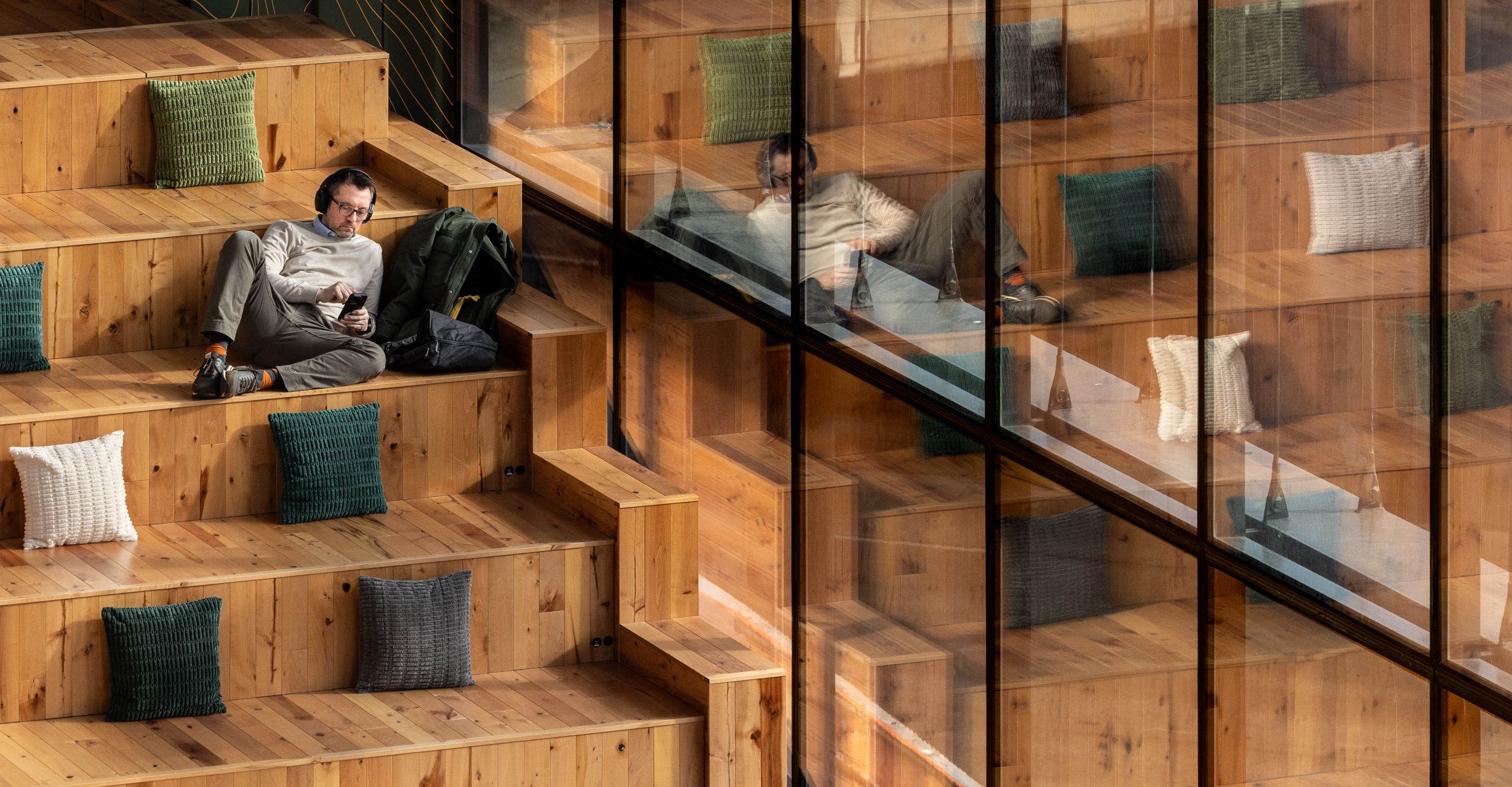 14-kelsey-floyd-seattle-convention-center-photographer-workspace-lifestyle