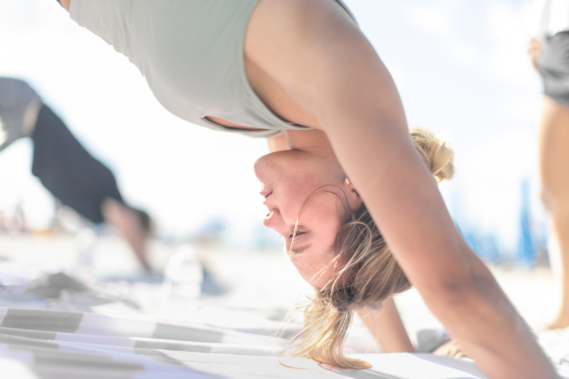 32-kelsey-floyd-florida-beach-yoga-downward-dog-fitness-lifestyle-photographer