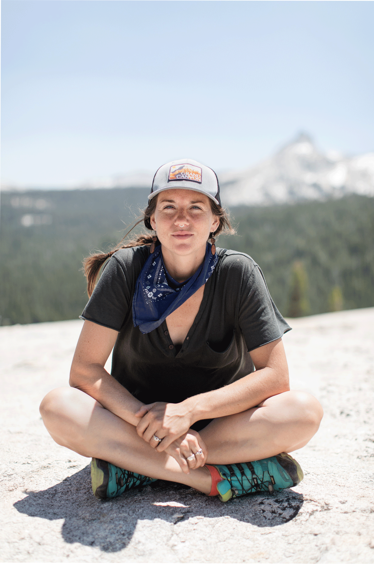 49-kelsey-floyd-yosemite-national-park-female-hiker-lifestyle-brand-photography