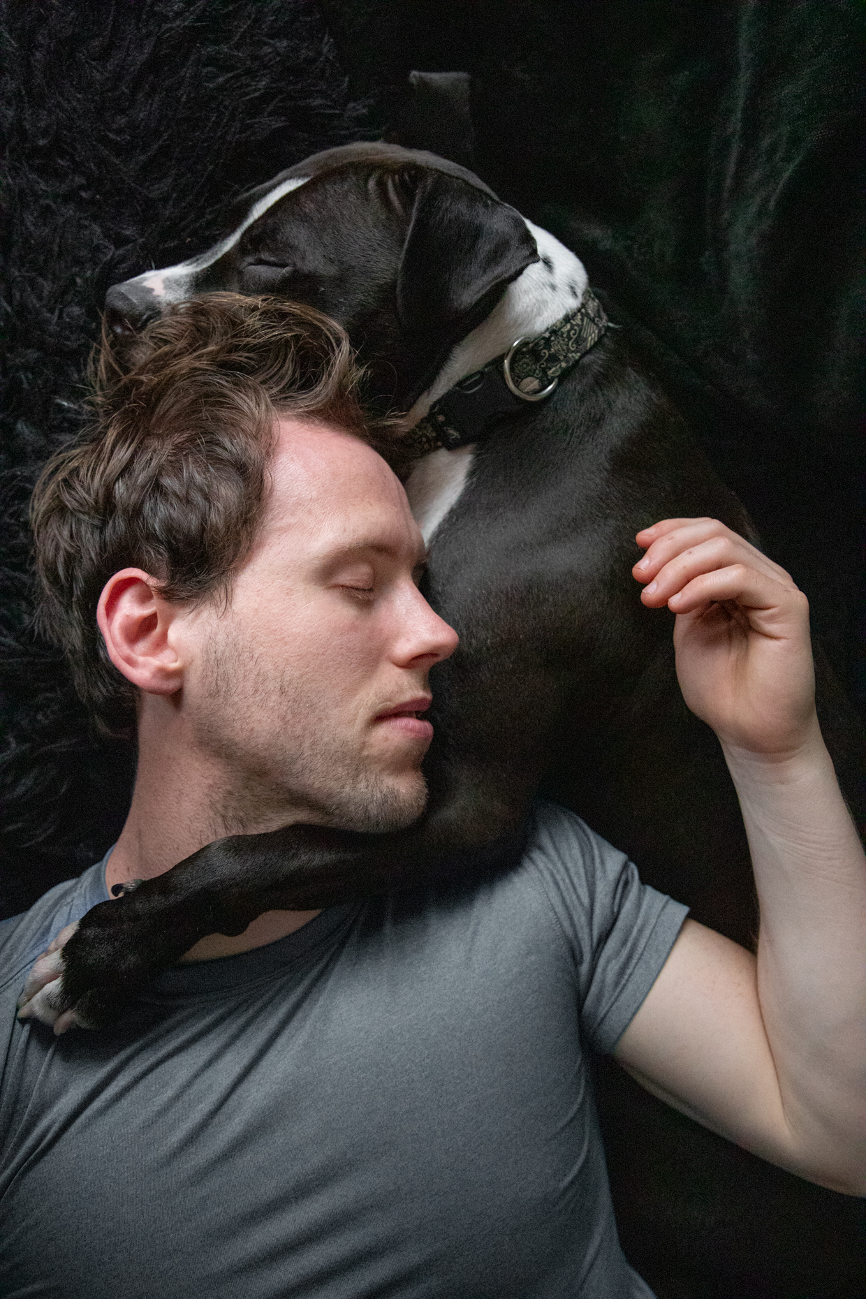 51-kelsey-floyd-dog-cuddling-companion-advertising-lifestyle-photography