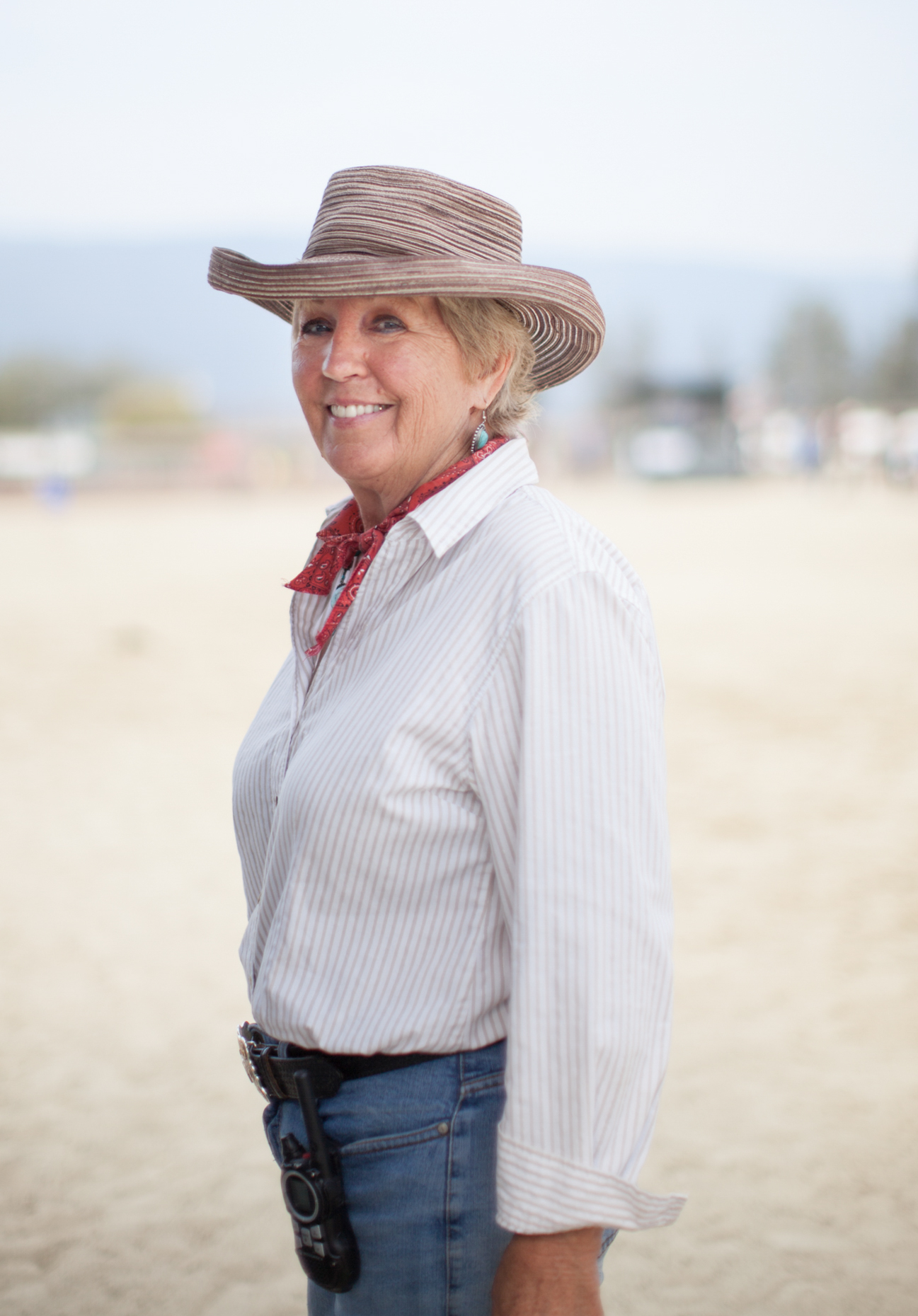 63-kelseyfloyd-california-woman-western-hat-red-bandana-marketing-photographer
