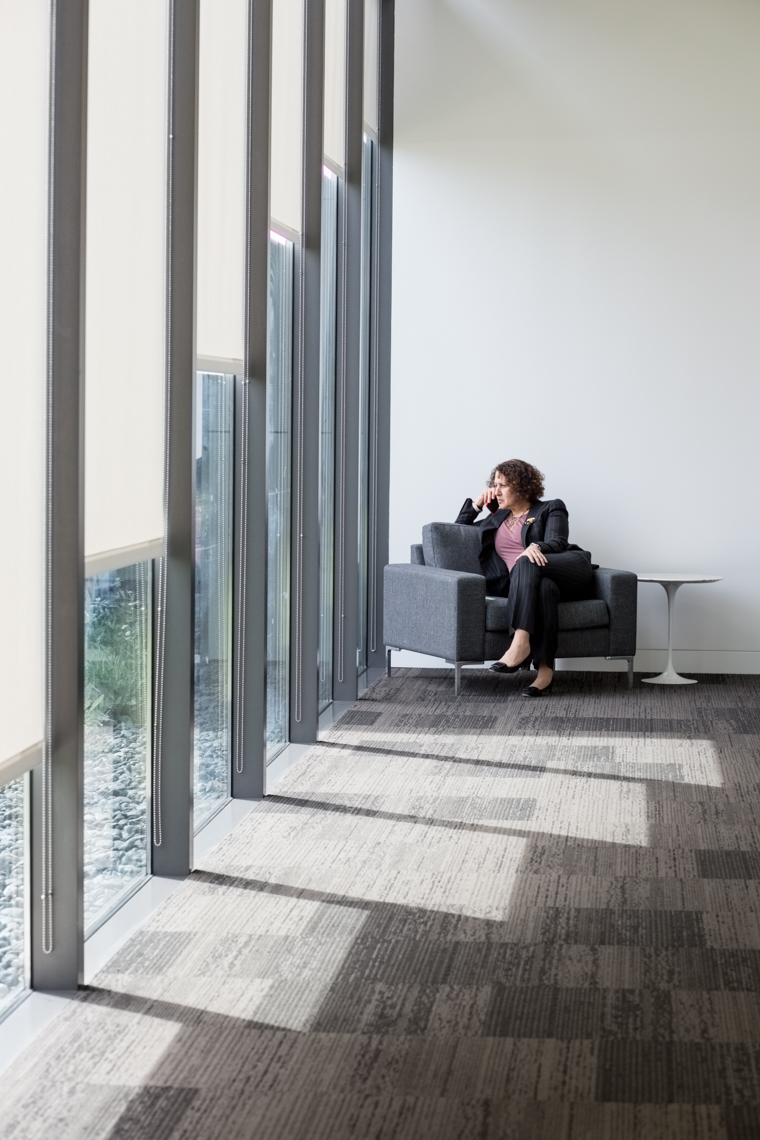 67-kelsey-floyd-menlo-park-businesswoman-phone-call-pr-photography