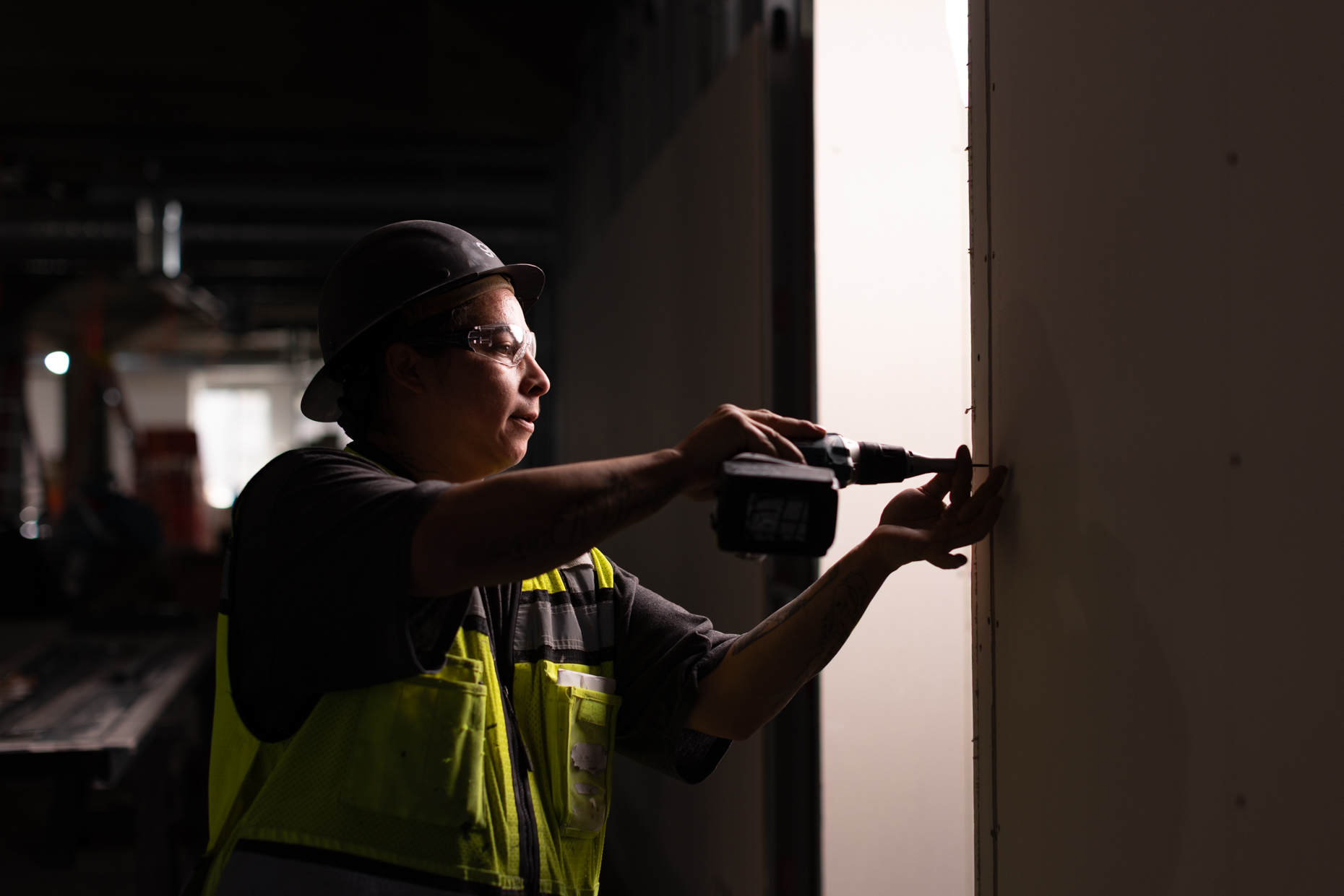 70-kelsey-floyd-gci-general-contractors-photographer-interior-wall-install